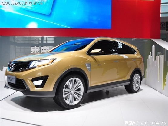 东南汽车7座SUV R7