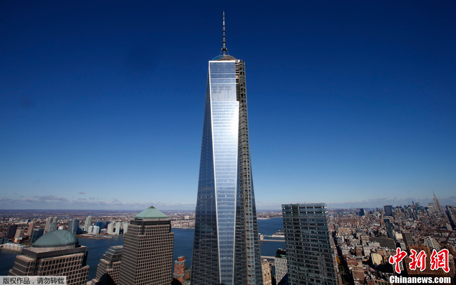 当地时间11月12日，美国纽约，世贸中心第一座大楼建成。