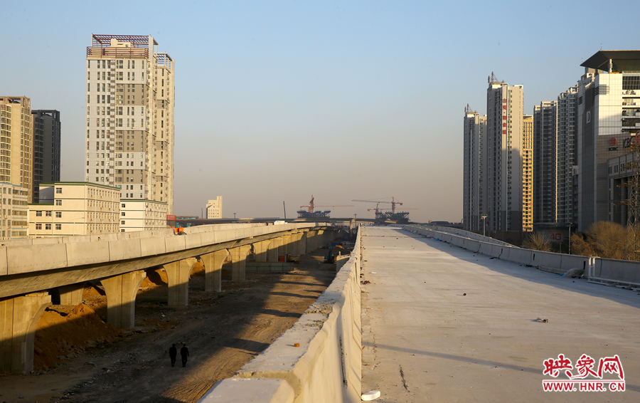 北三环快速路与花园路交叉口向东还在施工中