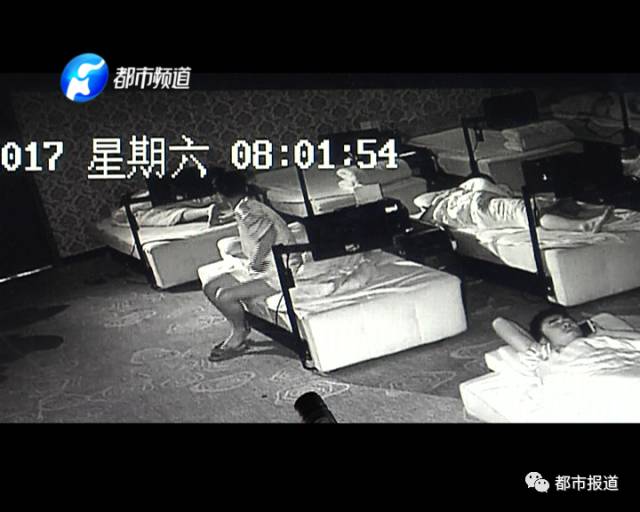 男子盯上洗浴中心 夜间穿浴袍行窃