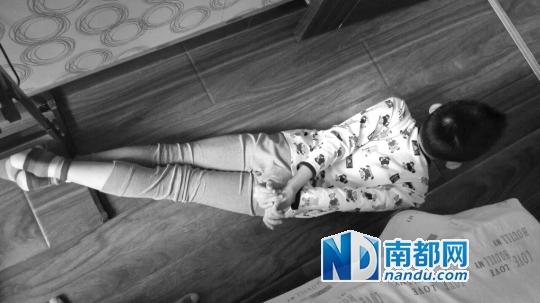 广东8岁男生遭老师厕所捆绑手脚 涉事老师失踪