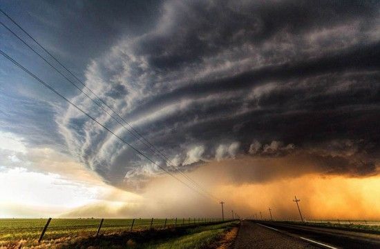 美国天空现超级“雷雨胞”