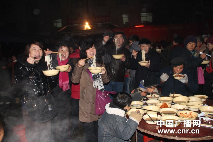 各地举行毛泽东诞辰119周年纪念活动