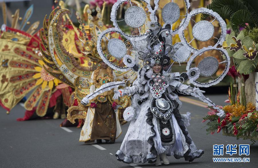 美国帕萨迪纳举行第124届玫瑰花车游行