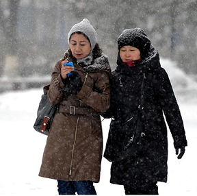 大雪袭乌鲁木齐机场