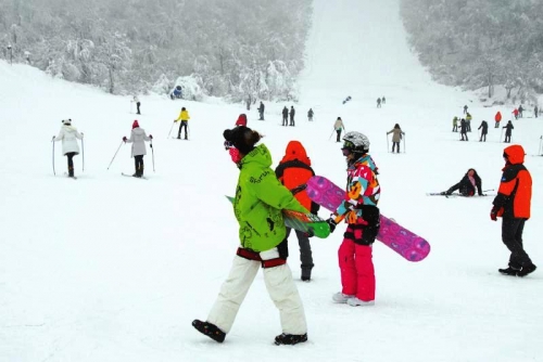 达人支招 如何选择滑雪旅游团