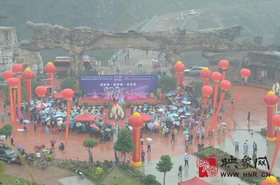 内乡宝天曼成功举办首届原始森林音乐文化节暨国际城市旅游小姐探秘宝天曼——创意摄影大赛启动