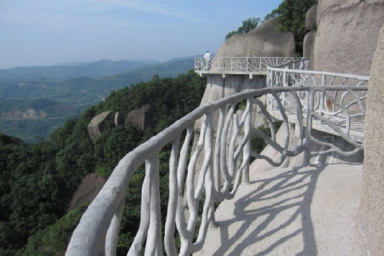 　　太姥山观海悬空栈道