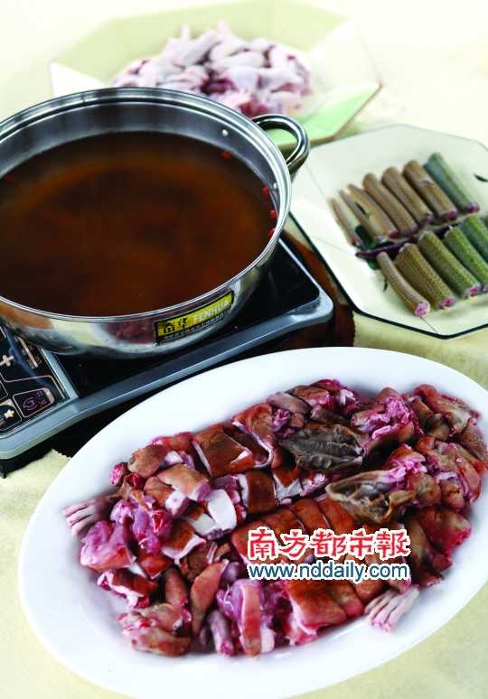   由土兔肉雅化而成的“龙凤呈祥”火锅套餐