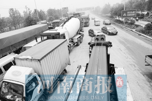 事故造成附近道路堵车