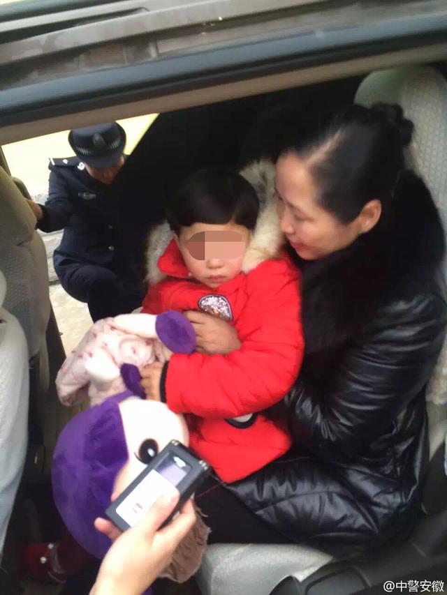 警方公布抢女童嫌犯照片 网友：马赛克给满分