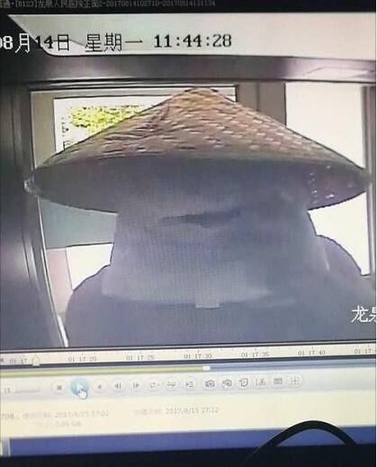 男子酒店偷拍不雅视频敲诈 被拍男子:我离婚了不怕