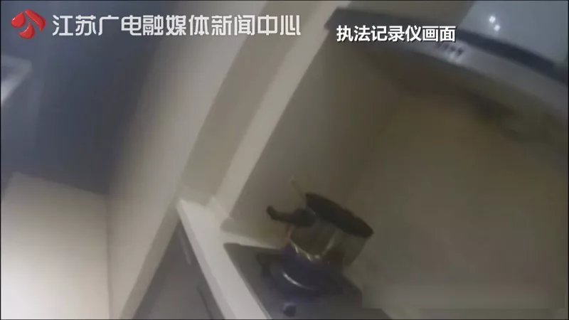 醉酒女子独自在家干这事 醒来看见满屋陌生人