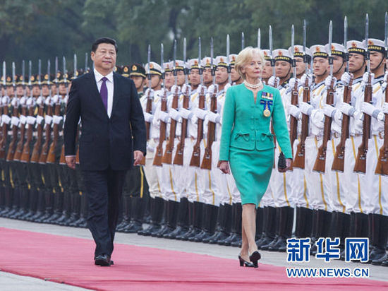 会见前，习近平在人民大会堂东门外广场为布赖斯举行欢迎仪式。