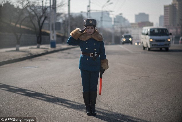 朝鲜女警成风景线