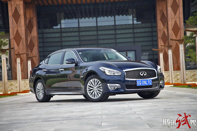 试驾2015款英菲尼迪Q70L 3.5L 奢华版HYBRID