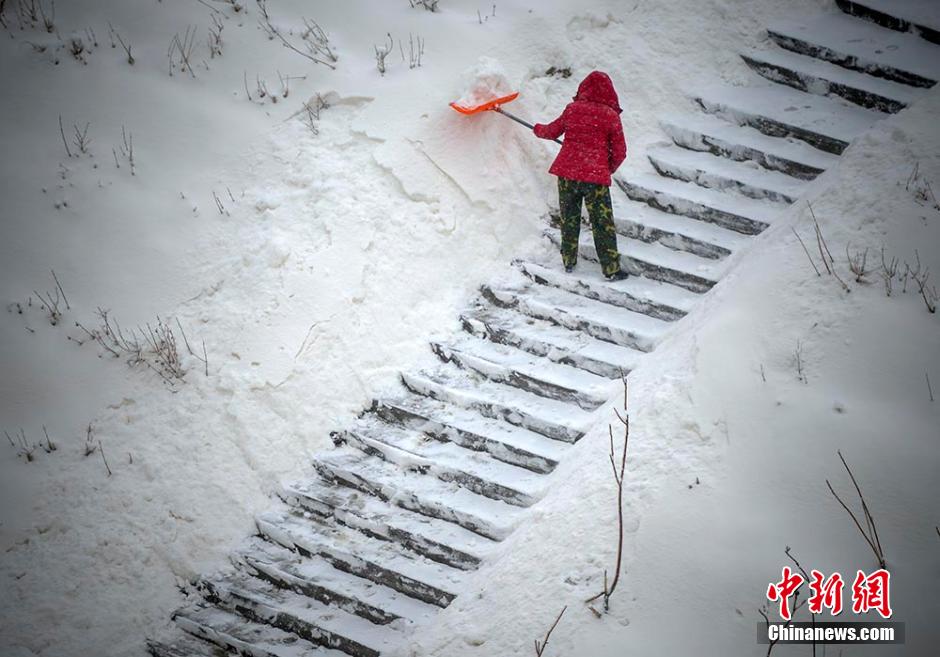 乌鲁木齐大雪纷飞30小时 重回