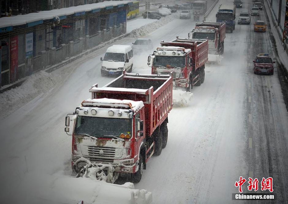 乌鲁木齐大雪纷飞30小时 重回