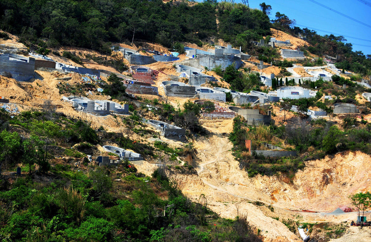 福建“坟山”最大墓地造价200多万