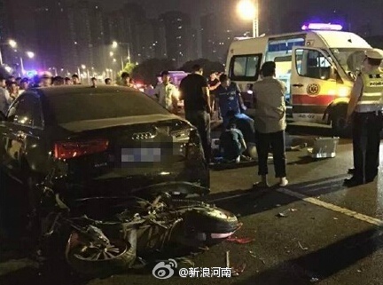 大学生骑电动车飙车 100迈追尾身亡