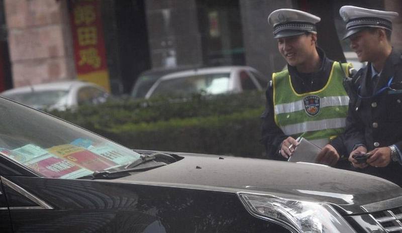 深圳现“史上最多通行证车”无牌豪车