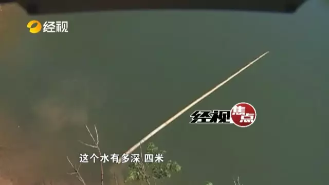 仨小伙半夜摘西瓜被发现 逃跑中跌入水坑两人溺亡