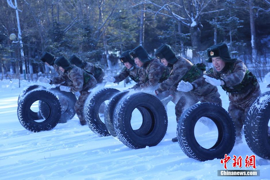 北疆官兵零下32度雪地冬训