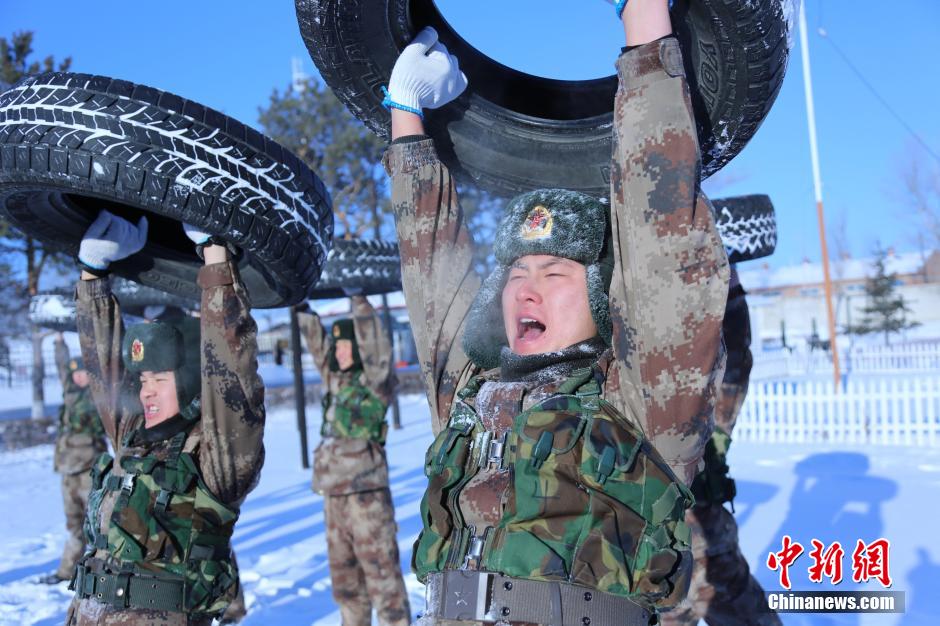 北疆官兵零下32度雪地冬训