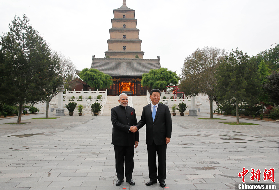 习近平陪同印度总理莫迪参观西安大慈恩寺