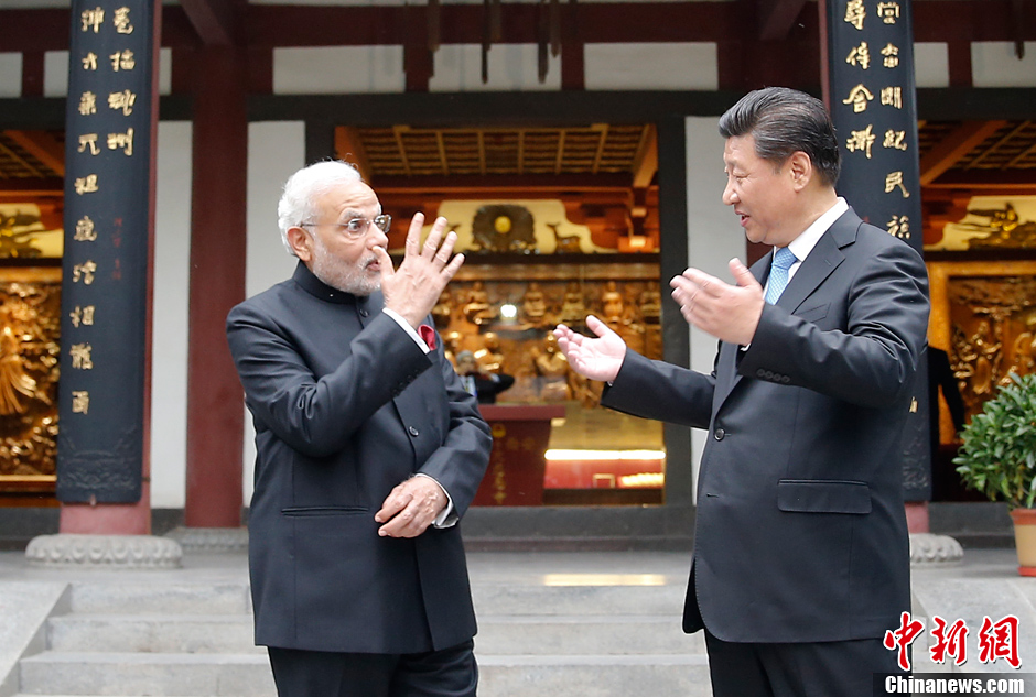 习近平陪同印度总理莫迪参观西安大慈恩寺