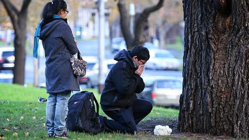 中国女子墨尔本遭奸杀当地民众自发到案发地悼念