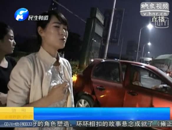 渣土车逆行撞轿车 女司机被撞懵