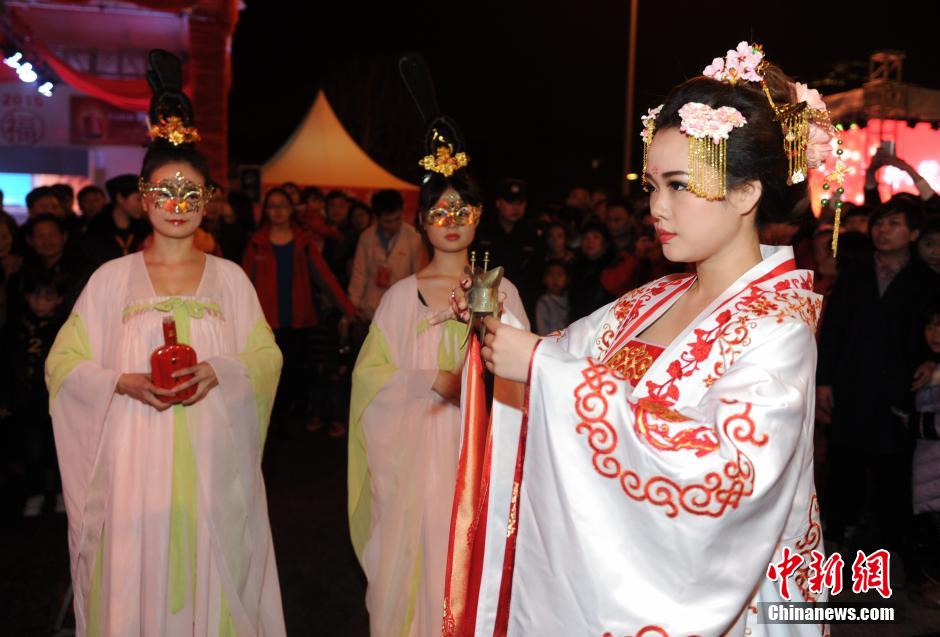 长沙举行“大唐”祈福会 美女扮武媚娘受热捧